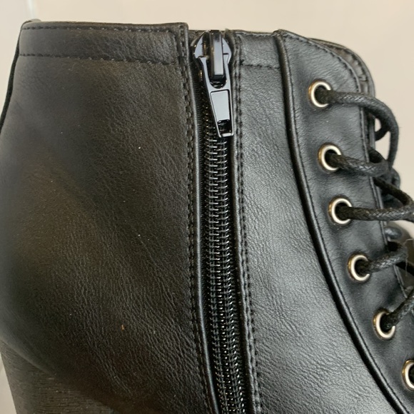 Breckelle's Lace Up Wooden Chunky High Heel Ankle Boot Bootie Size 9.5 - Picture 5 of 11